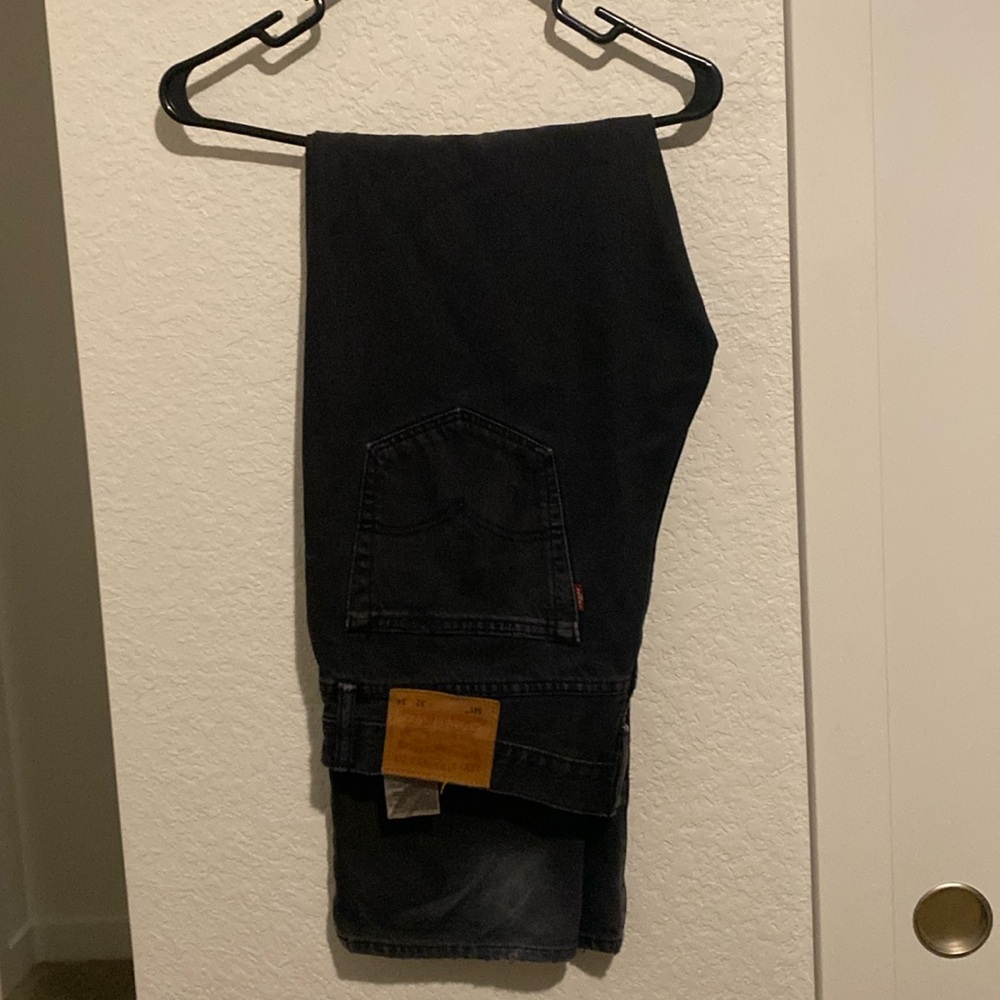 Levi’s distressed men’s black jeans. Size 32x34. L ike new! Vintage